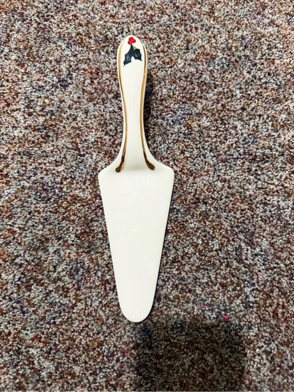 Lenox Winter Greetings Pattern Ceramic Cake Server with Gold Trim & Holly Accent